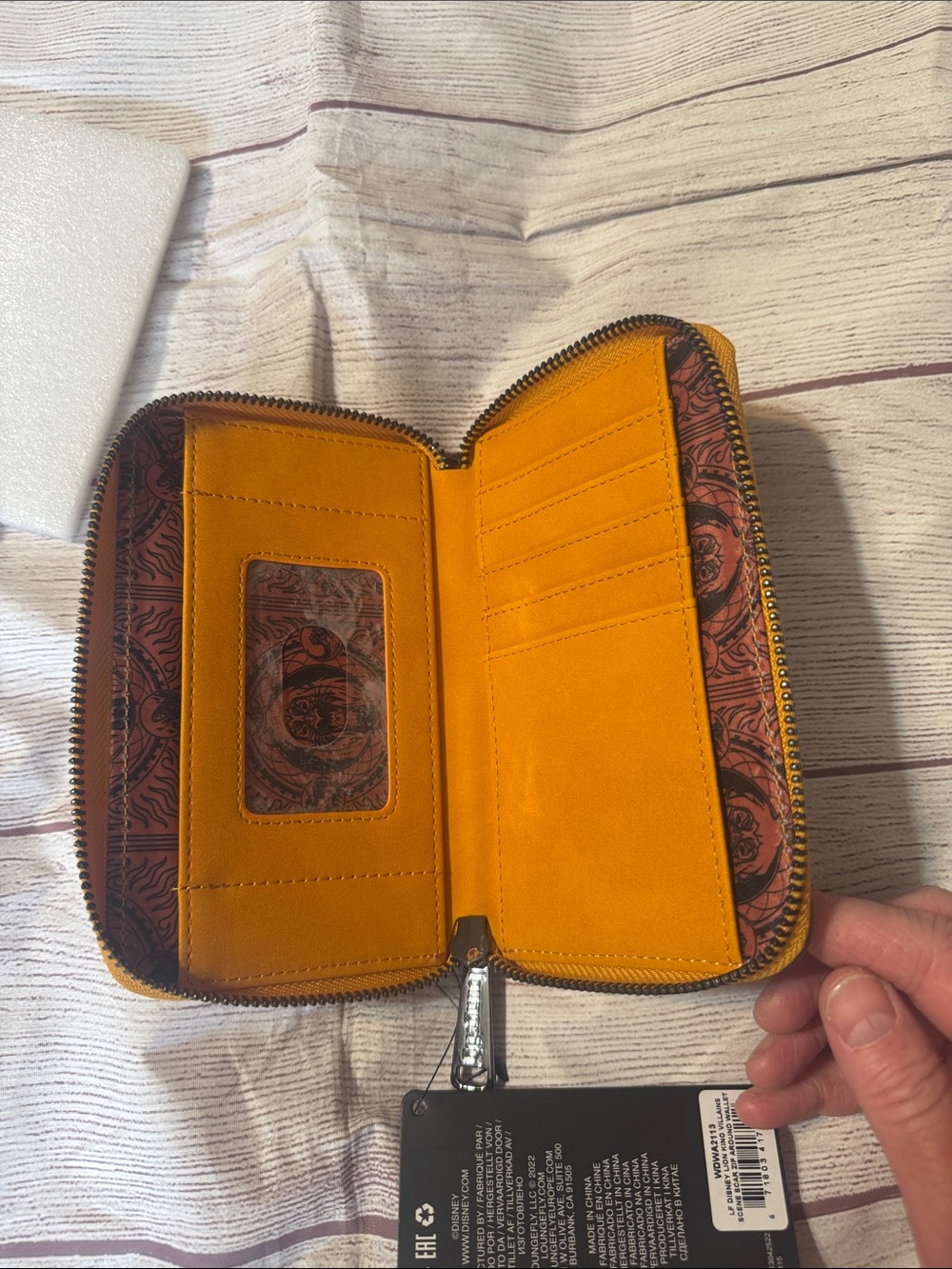 NWT Disney Loungefly Wallet - Villains Scene - Lion King Scar Zip Around Wallet - Picture 13 of 13